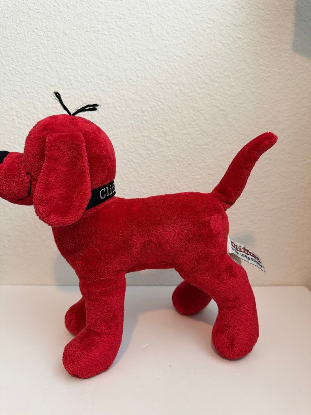 Clifford the Big Red Dog Small 8” Plush Scholastic Douglas Toys 2015